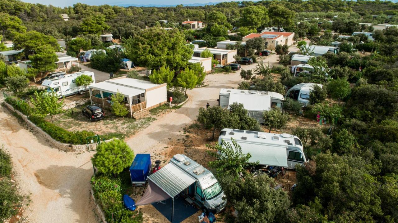 Mobile Homes At Camping Ugljan Resort Luaran gambar